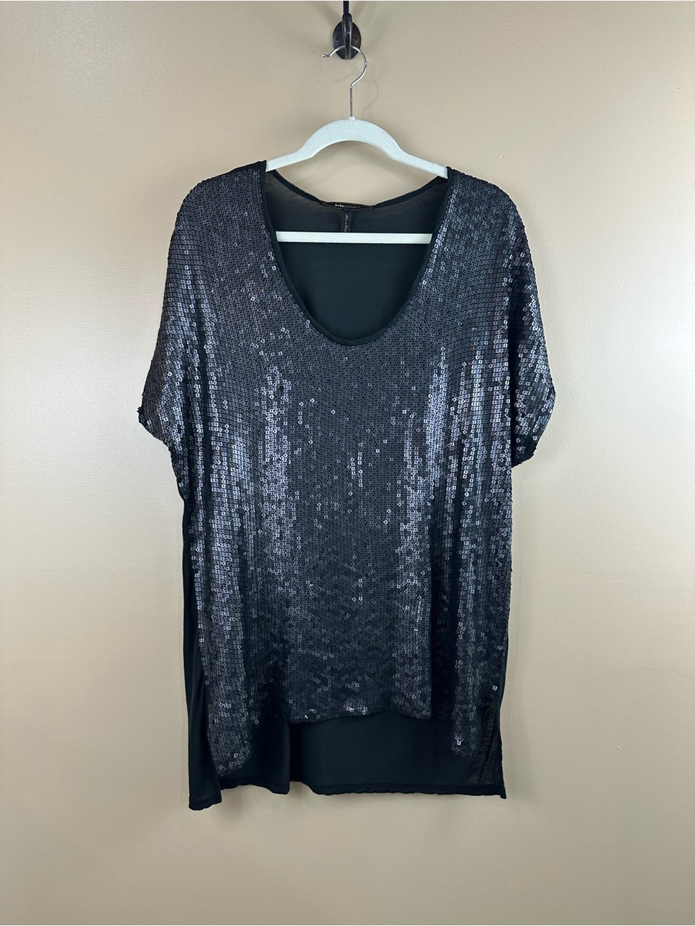 BCBGMAXAZRIA 100% Silk Sequin Tunic Blouse Black Sheer Back Dolman L Glam Party